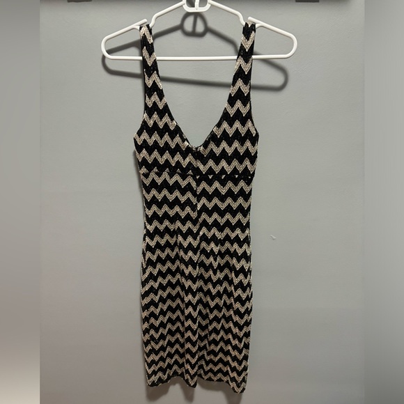Mystic Black and Cream Zigzag Mini Dress - Picture 2 of 3